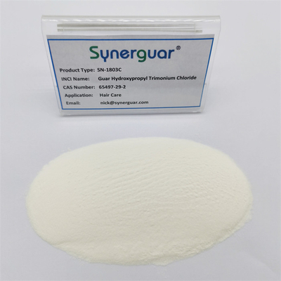 La gomme de guar cationique supérieure avec la haute qualité a le niveau élevé de la substitution et du haut transparent pour des soins capillaires