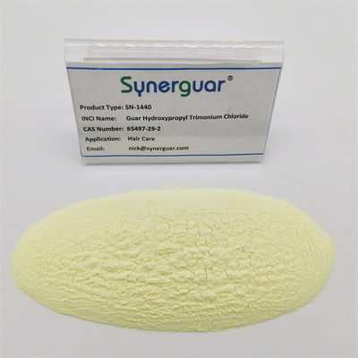 La gomme de guar cationique senior de haute qualité a une viscosité très élevée et un degré moyen de substitution pour les soins capillaires